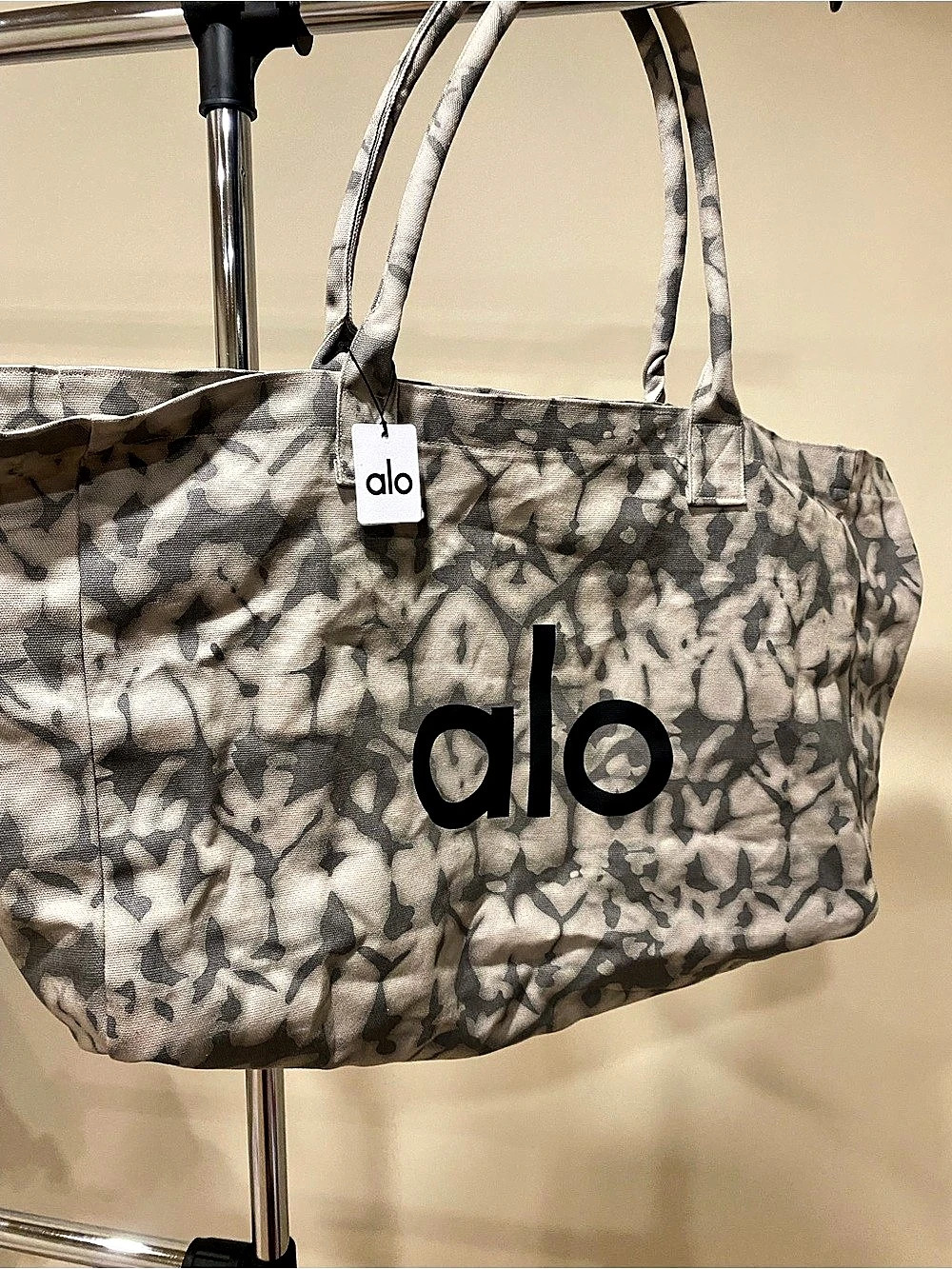 Alo Yoga Iconic Shopper Tote Bag Gray & White NWT